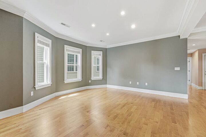 Property Photo:  5 Mount Vernon St 2  MA 02125 