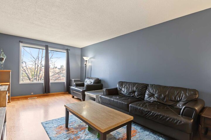 Property Photo:  529 42 Street SE  AB T2A 3C4 