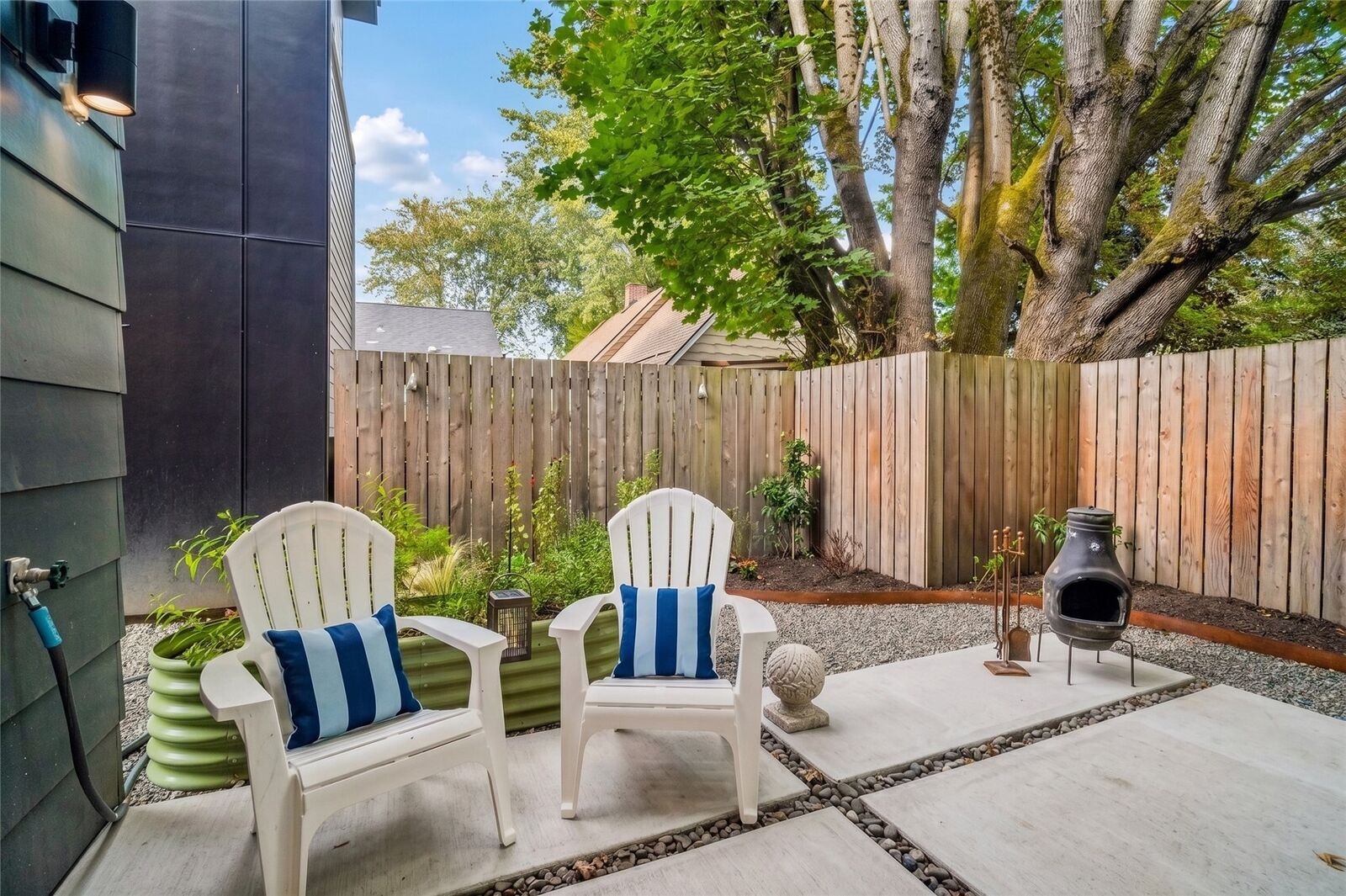 Property Photo: 731 S Southern Street 6 WA 98108