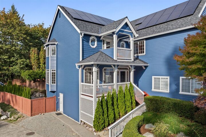 Property Photo:  9818 S 220th Place  WA 98031 
