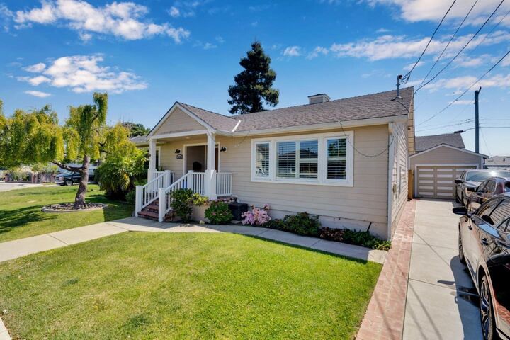 Property Photo: 1418 Bradley Court CA 94401