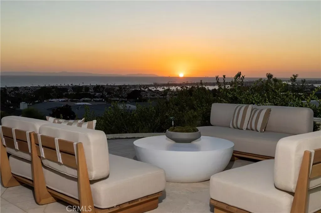 Property Photo:  2801 Setting Sun  CA 92625 