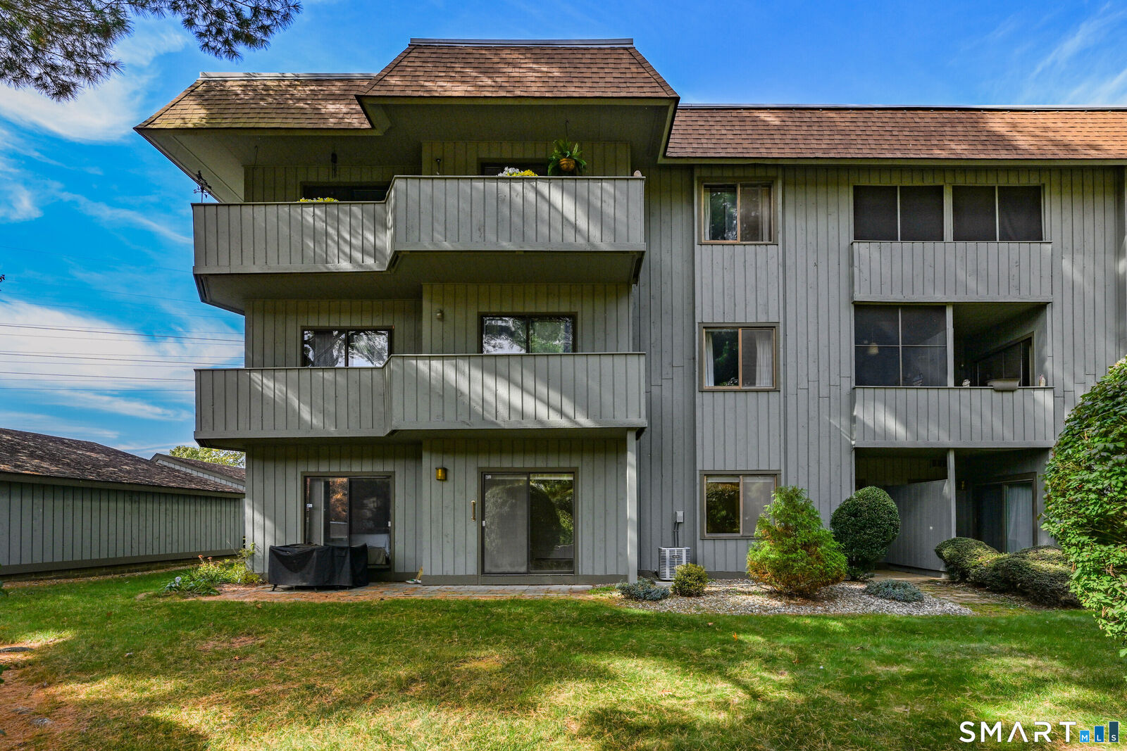 Property Photo:  10 Hickory Hill 10  CT 06479 