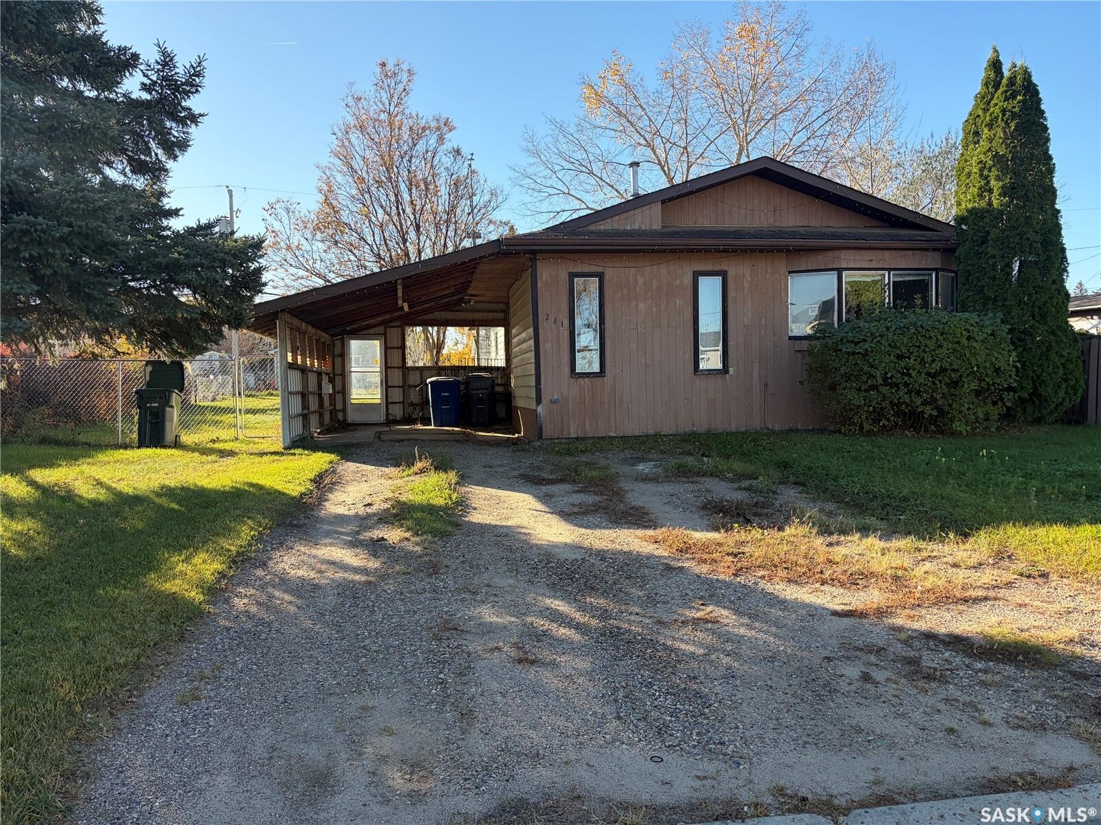 Property Photo:  241 30th Street W  SK S0M 0E0 