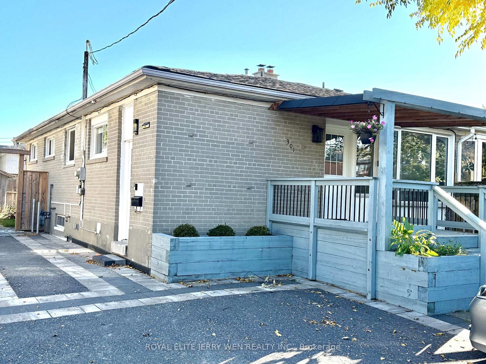 Property Photo:  301 Axminster Drive Basement  ON L4C 2W3 