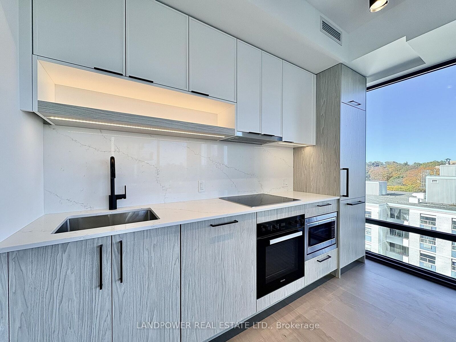 Property Photo:  91 Montclair Avenue 911  ON M5P 0B1 