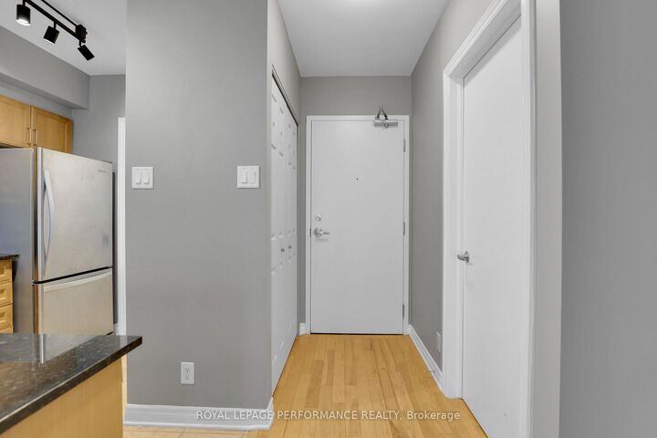 Property Photo:  445 Laurier Avenue W 1402  ON K1R 5C1 