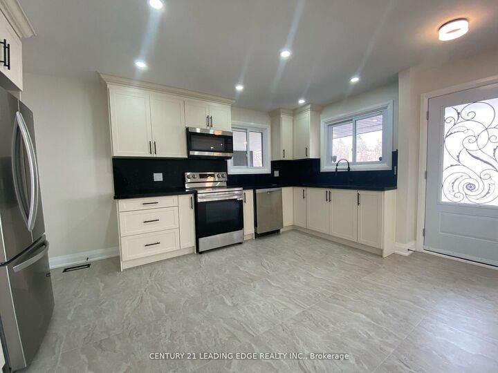 Property Photo: 66 Beech Avenue Upper ON N3C 1X5