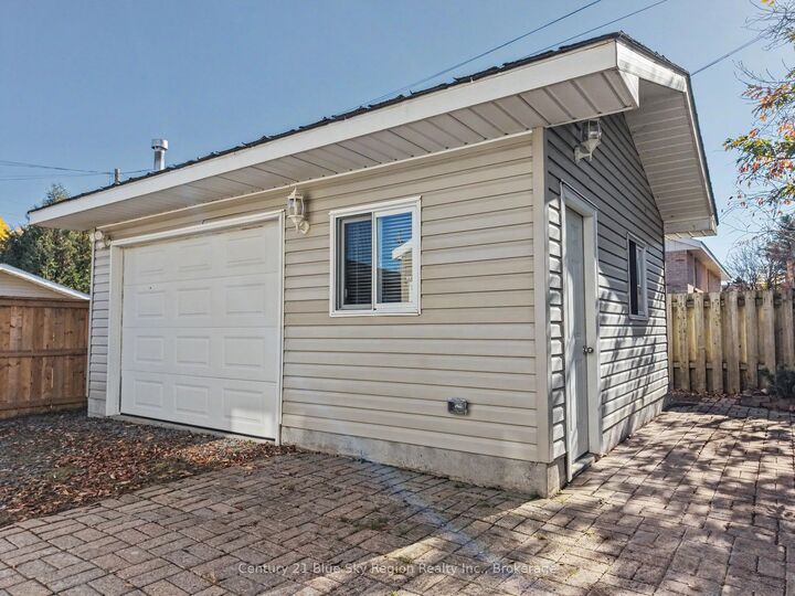 Property Photo:  691 Robarts Avenue  ON P1B 7E5 