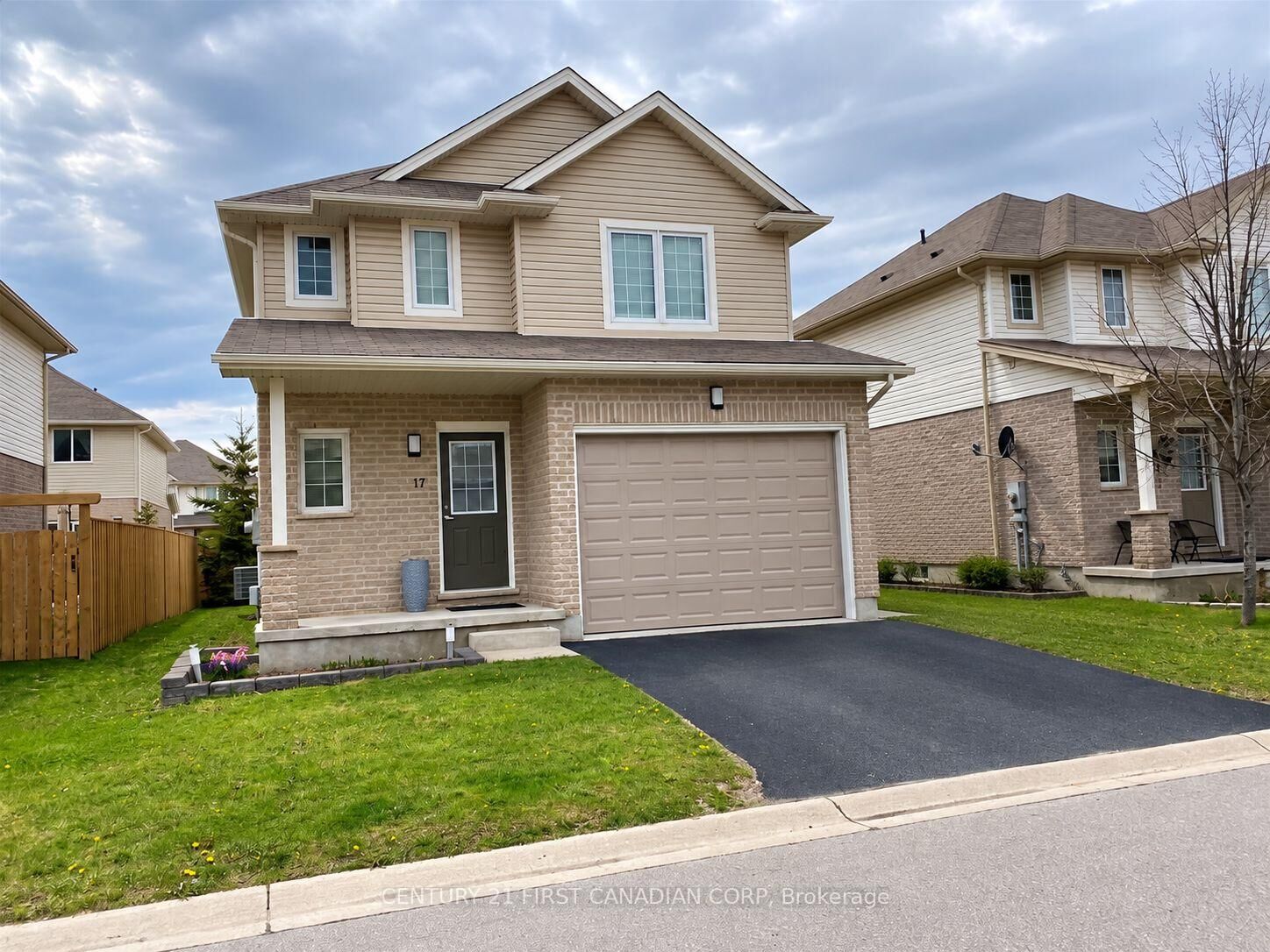 Property Photo: 960 Bitterbush Crescent 17 ON N6H 0G1
