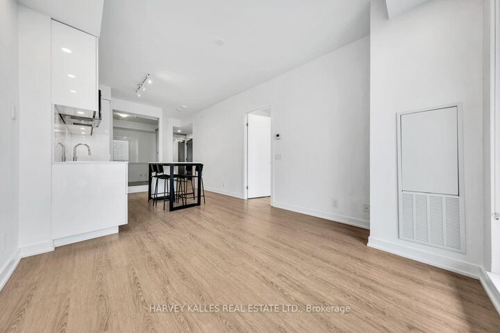 Property Photo: 609 Avenue Road 1205 ON M5R 3R9