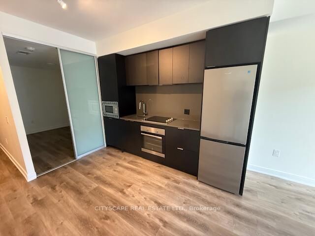 Property Photo:  86 Dundas Street E 611  ON L5A 0B1 