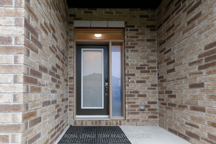 Property Photo:  32 Berryman Street  ON K7C 0H5 