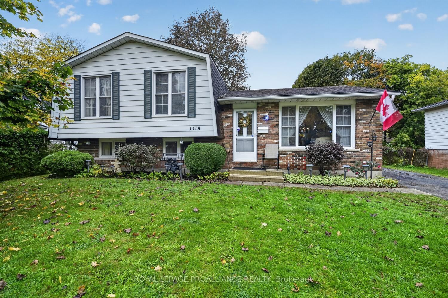 Property Photo:  1319 Alwington Street  ON K6V 6A5 