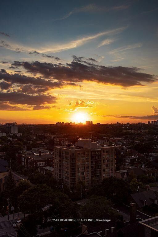 Property Photo:  525 Adelaide Street W 1712  ON M5V 1T6 