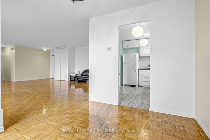 Property Photo:  60 Pavane Linkway N/A 403  ON M3C 1A1 