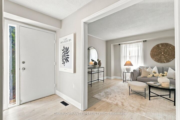 Property Photo:  1385 Fenelon Crescent  ON L1J 6G2 