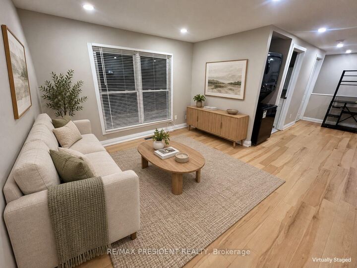 Property Photo:  31 Burton Street 2  ON K8P 1E5 