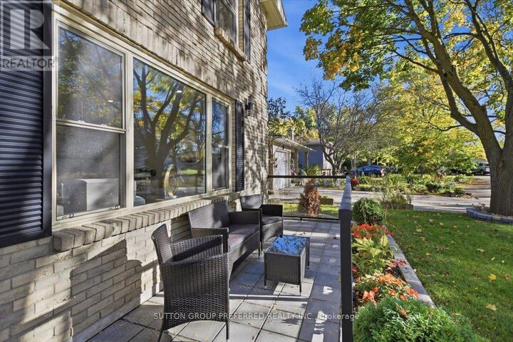 Property Photo: 74 Winding Woods Crescent ON N6G 3G6