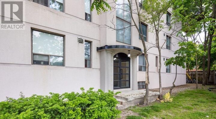 Property Photo:  869 Avenue Road 10  ON M5P 2K5 