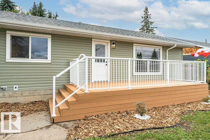 Property Photo:  10624 40 Street NW  AB T6A 1T2 