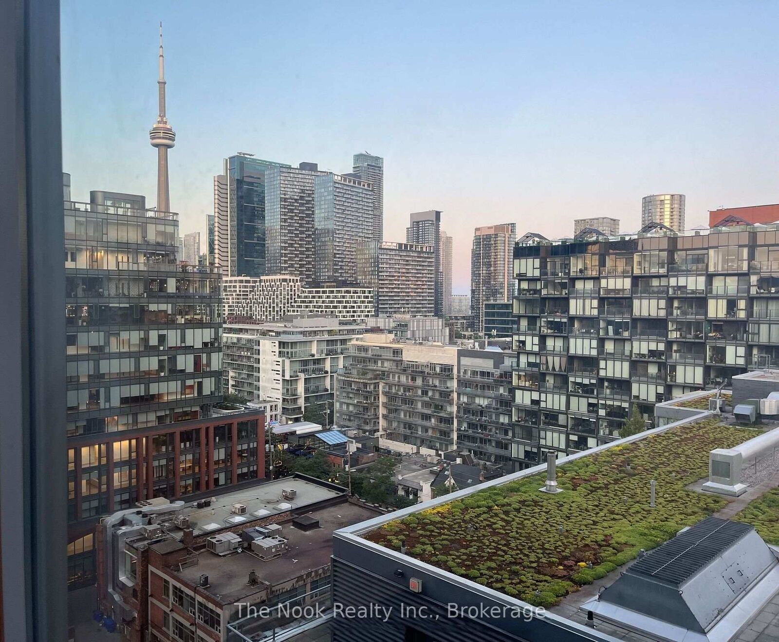 Property Photo:  525 Adelaide Street W 1728  ON M5V 0N7 