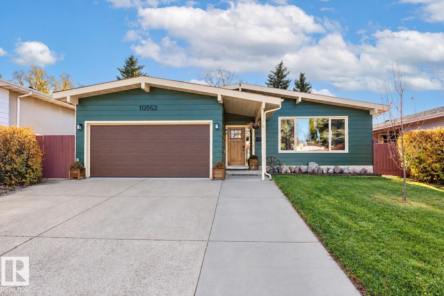 Property Photo:  10563 35 Ave NW  AB T6J 2M1 