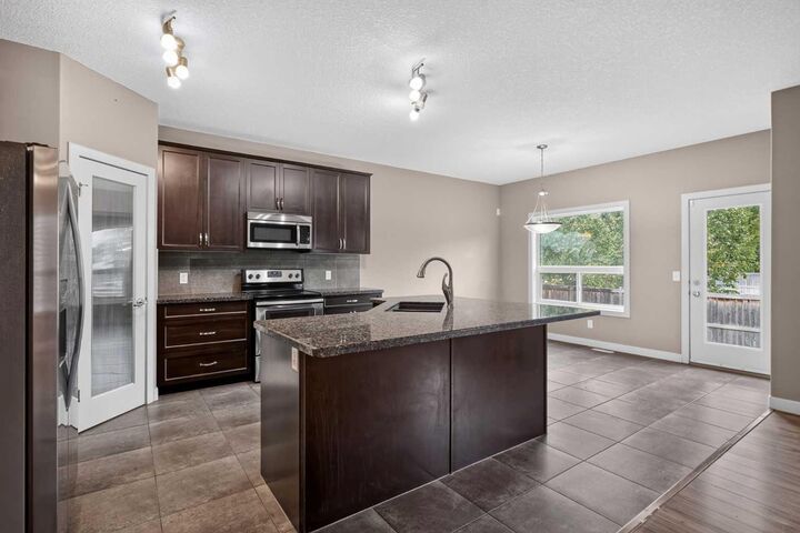 Property Photo:  129 Everhollow Rise SW  AB T2Y 0B1 