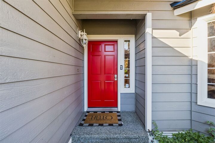 Property Photo:  5722  Hillpointe Cir  WA 98037 