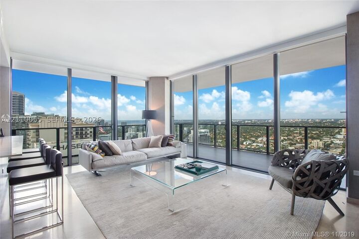 Property Photo:  88 SW 7th St 3202  FL 33130 