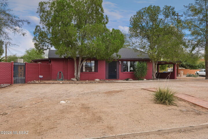 Property Photo:  2602 E Water Street  AZ 85716 