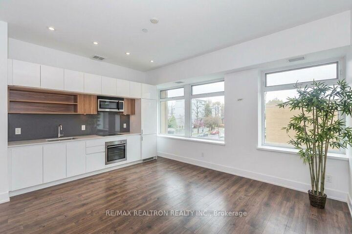Property Photo:  111 St Clair Avenue W 627  ON M4V 1N5 