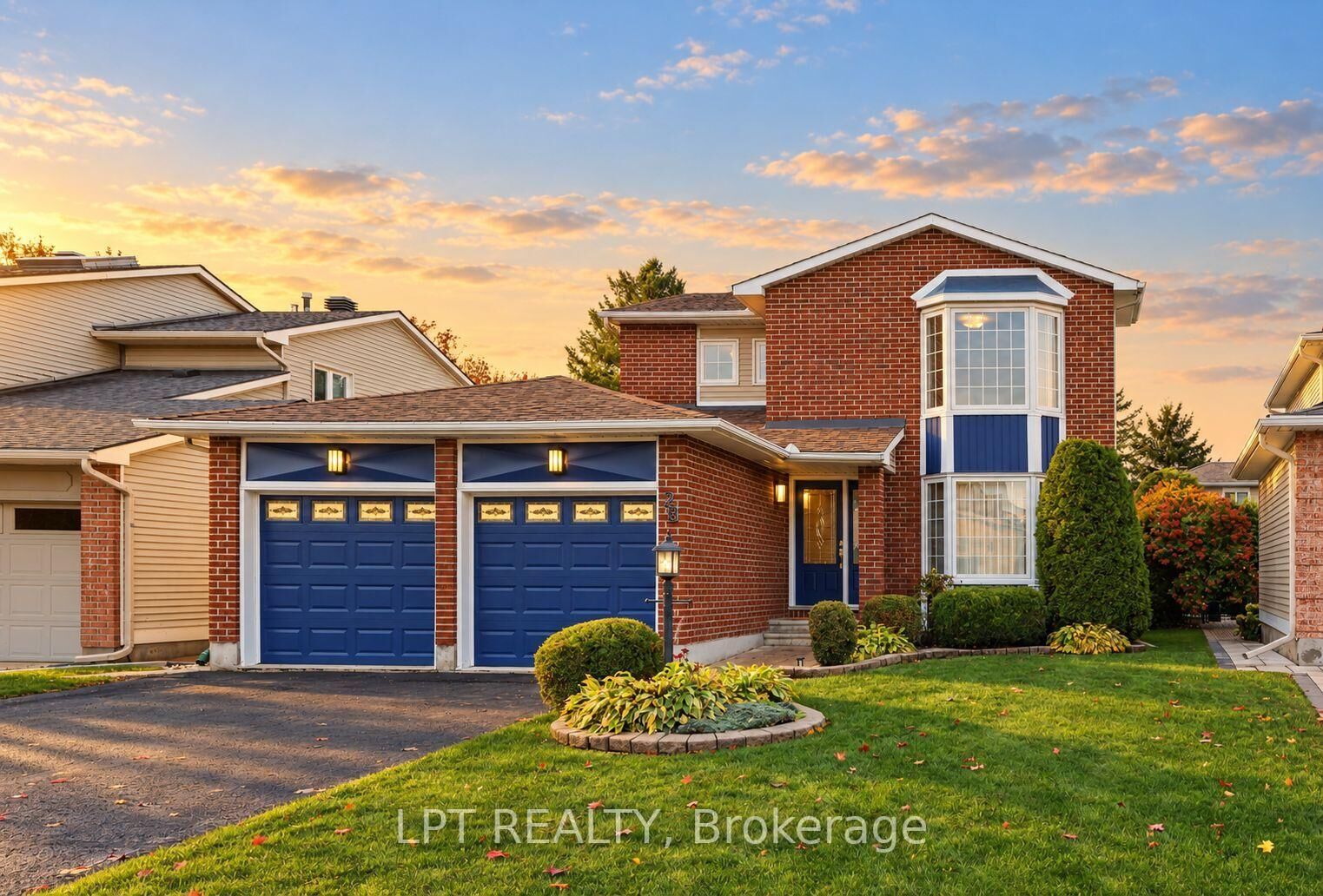 Property Photo:  28 Meadow Glade Gardens  ON K2G 5J4 
