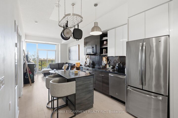 Property Photo: 33 Shore Breeze Drive 3703 ON M8V 0G1