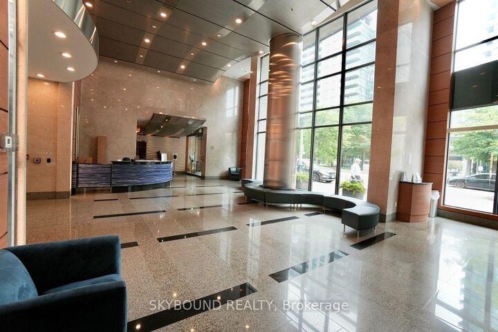 Property Photo:  219 Fort York Boulevard 811  ON M5V 1B1 