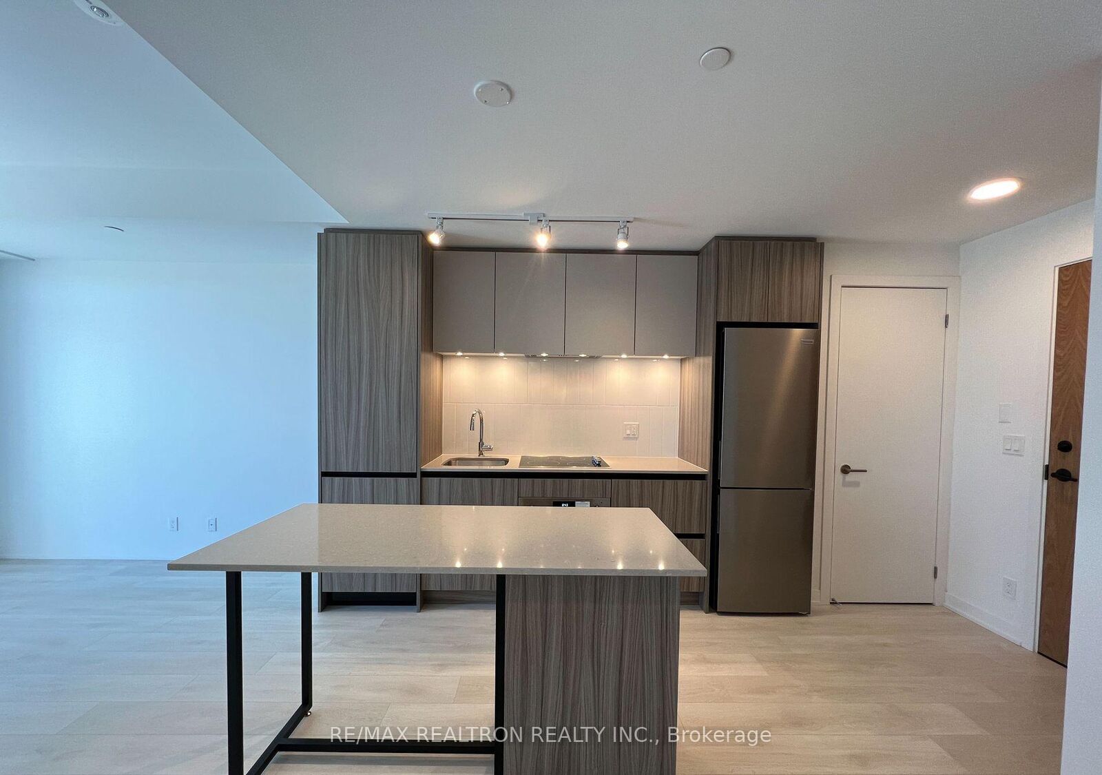 Property Photo:  7950 Bathurst Street B-0910  ON L4J 0L4 