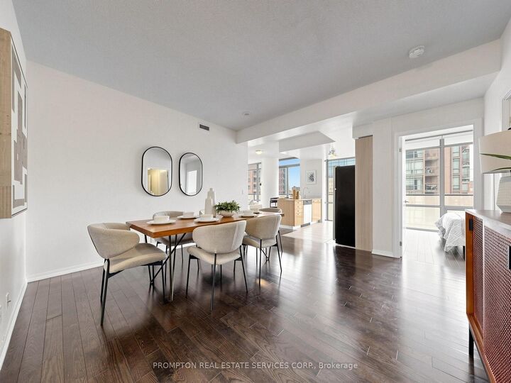 Property Photo: 832 Bay Street 905 ON M5S 1Z6