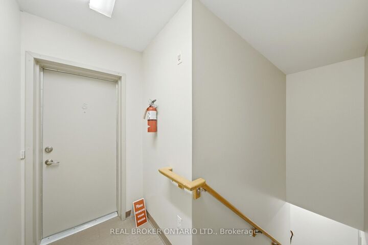 Property Photo: 3026 Clayhill Road 6 ON L5B 0B1