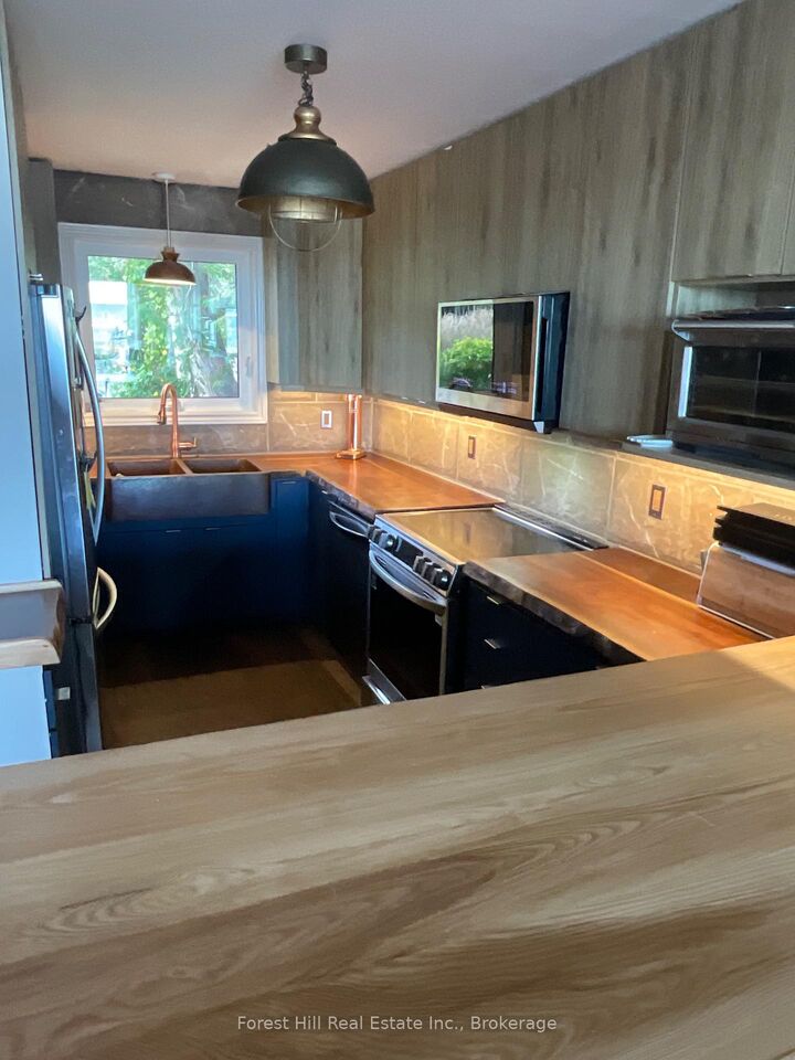 Property Photo:  
