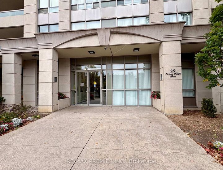 Property Photo:  29 Northern Heights Drive 612  ON L4B 4M4 