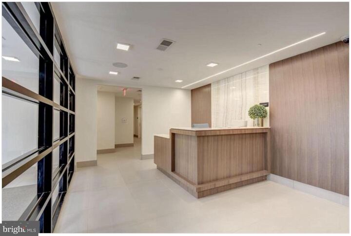 Property Photo:  1411 Key Boulevard 406  VA 22209 