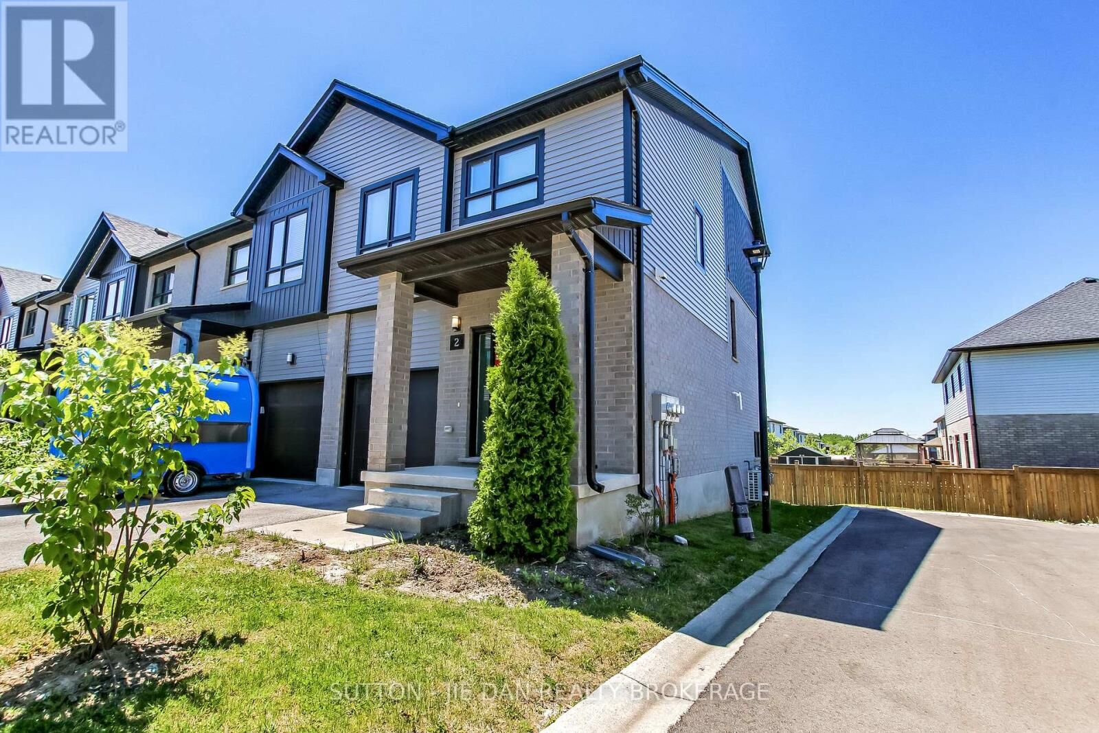 Property Photo:  819 Kleinburg Drive 2  ON N5X 0N6 