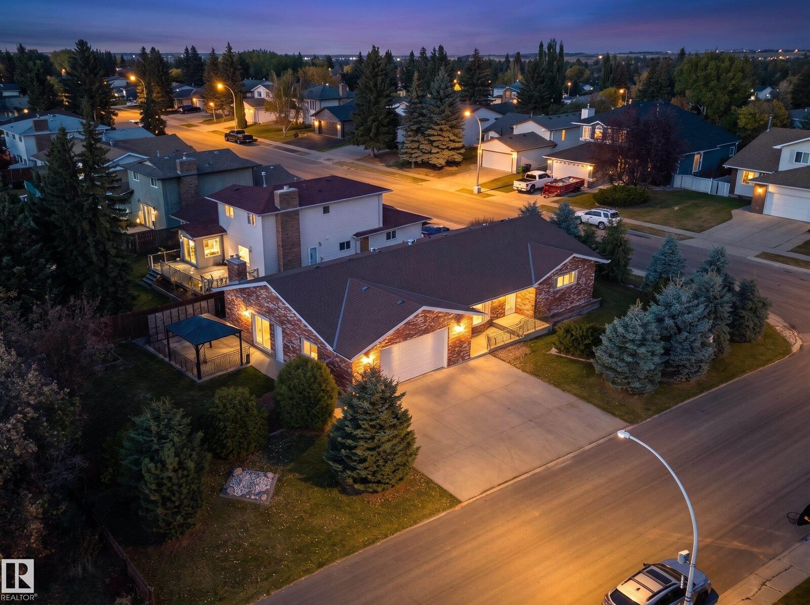 Property Photo:  18412 82 Avenue NW  AB T5T 3K4 