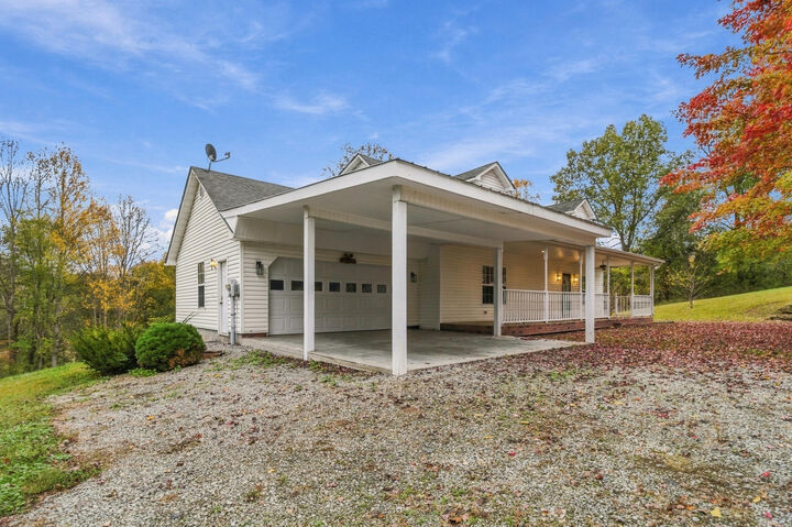 Property Photo:  1642 Kentucky 1729  KY 42642 