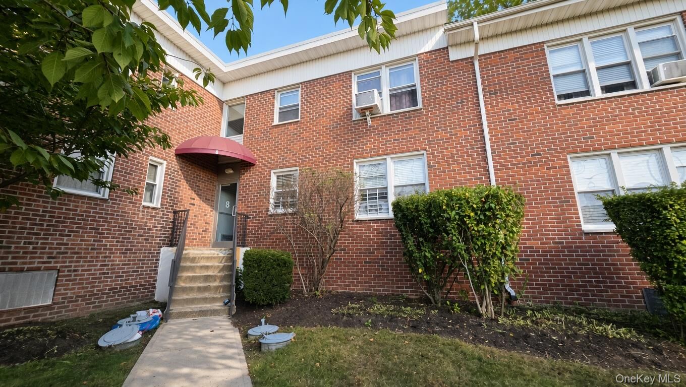 Property Photo: 8 Wainwright Avenue 2A NY 10710