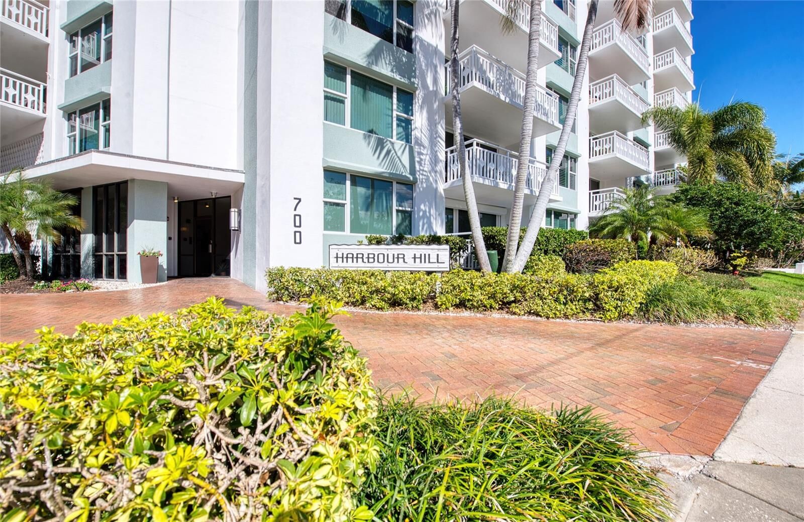 Property Photo: 700 Beach Drive NE 701 FL 33701