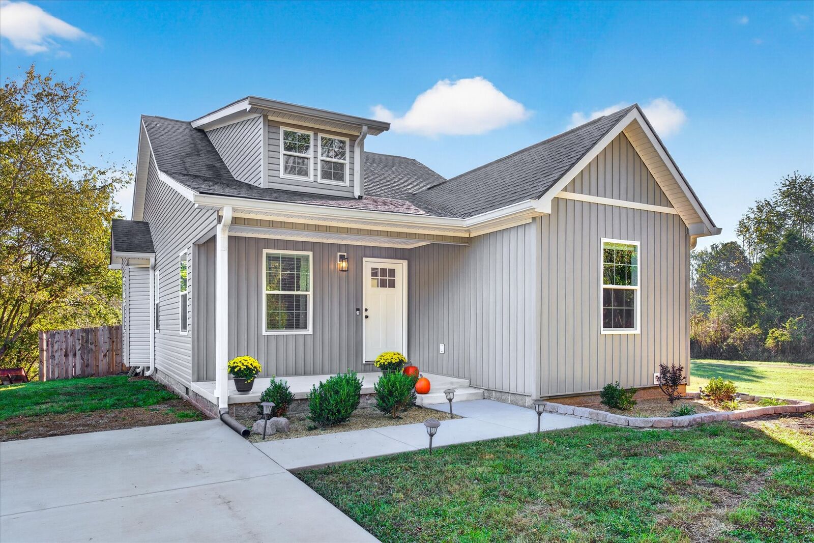 Property Photo: 1649 Cumberland Heights Rd TN 37040