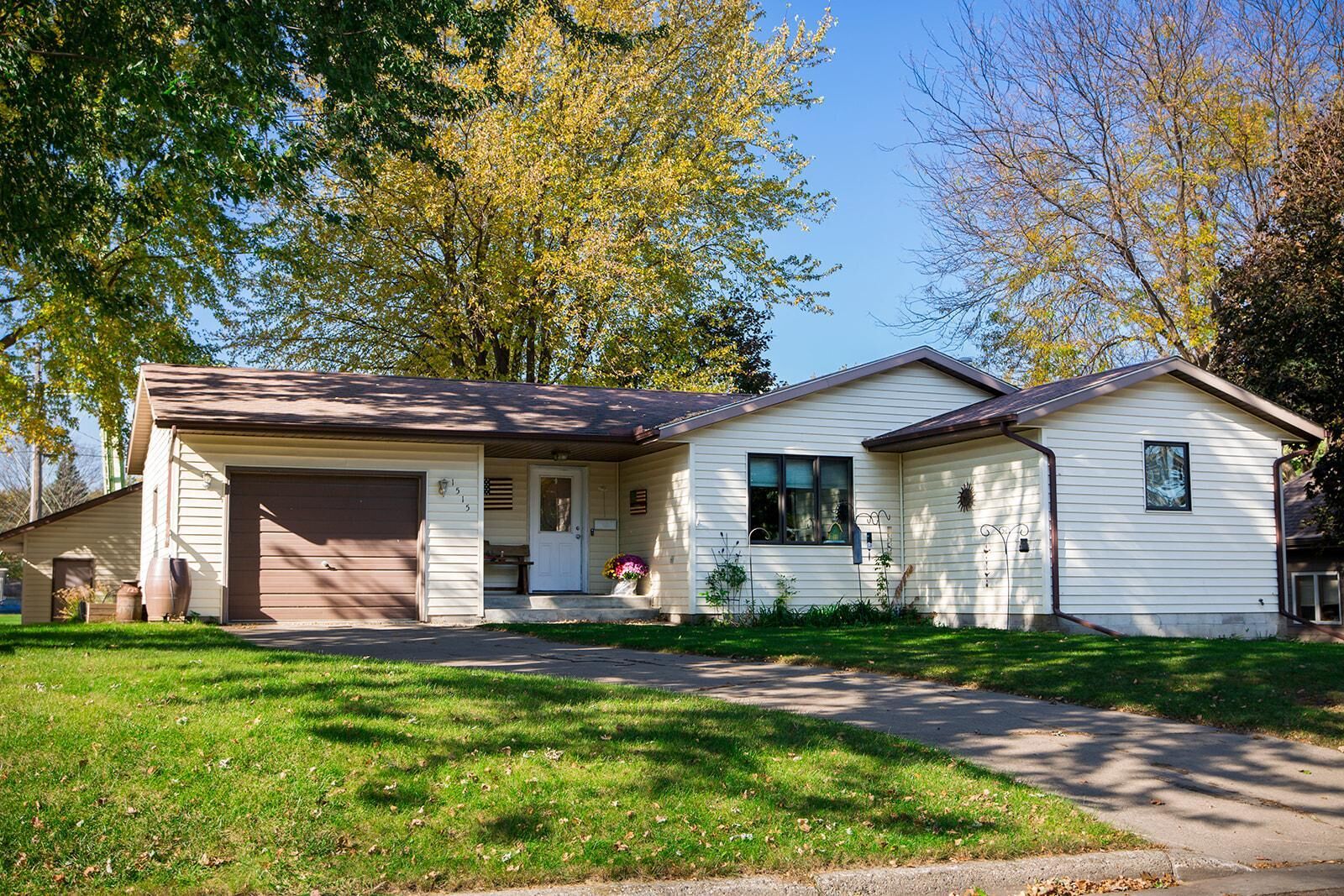 Property Photo:  1515 Chandler Avenue N  MN 55336 