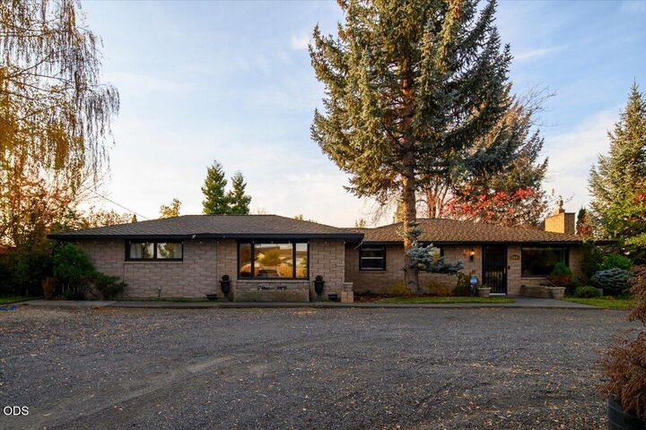 Property Photo: 2846 W Antler Avenue OR 97756