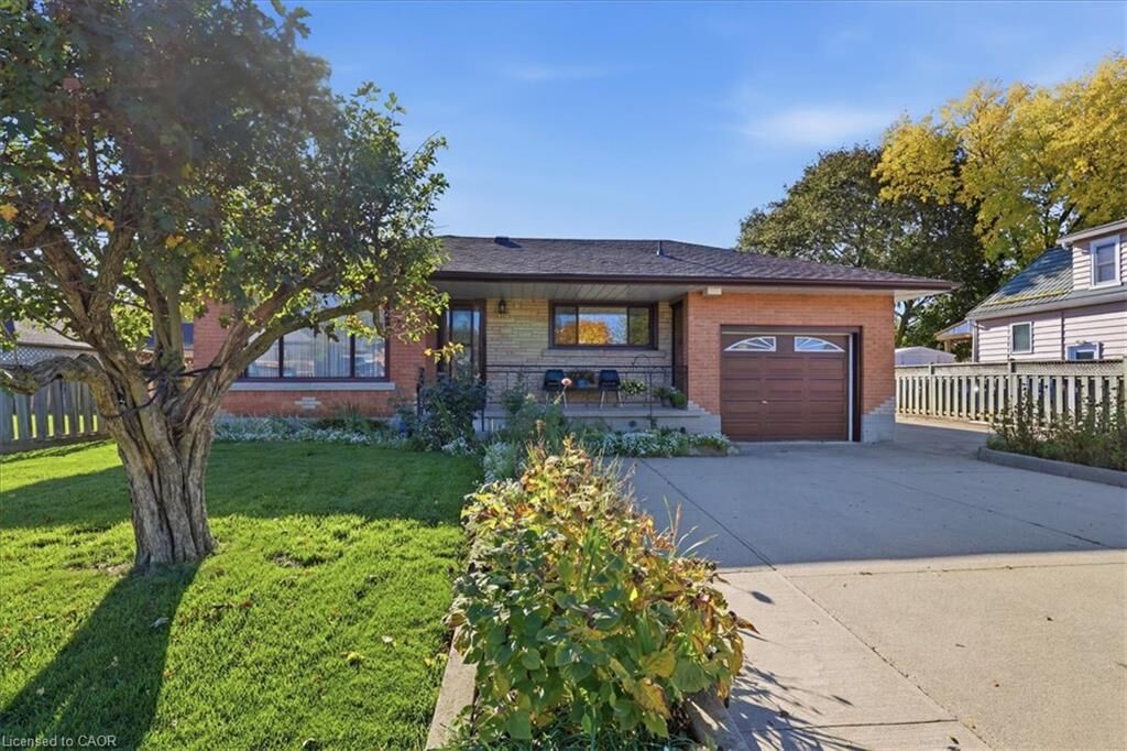 Property Photo:  207 Elliott Street  ON N1R 2K8 